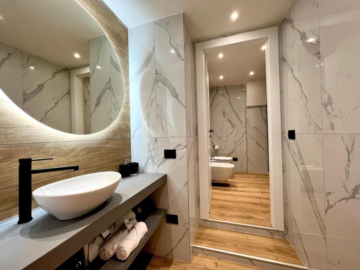 Prestige Duomo Apartment - Lake Como Buitenkant foto